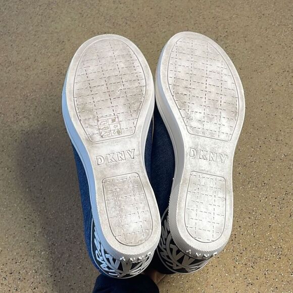 DKNY Chambray Denim Wedge Zip Front Sneakers 7 Dark Denim Blue - Picture 6 of 14